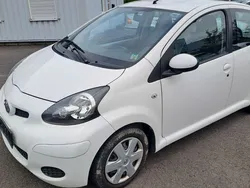 Weiß Gebraucht 2012 Toyota Aygo Cool Kleinwagen | 3.900 € (Fairer Preis)