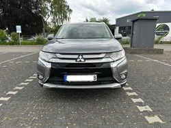 Grau Gebraucht 2016 Mitsubishi Outlander Diamant Edition SUV | 13.590 € (Etwas zu teuer)