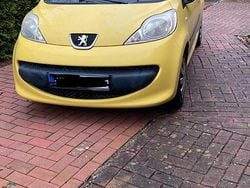 Gelb Gebraucht 2007 Peugeot 107 Kleinwagen | 750 € (Fairer Preis)