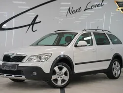 Weiß Gebraucht 2011 Skoda Octavia Scout Kombi | 8.696 € (Fairer Preis)