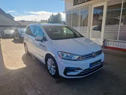 Pure white Gebraucht 2018 VW Touran Highline Van / Kleinbus | 17.999 € (Guter Preis)