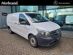 Weiß Gebraucht 2024 Mercedes Vito Van / Kleinbus | 35.093 € (Fairer Preis)