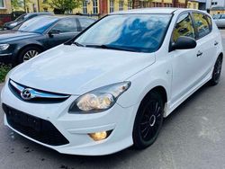 Weiß Gebraucht 2009 Hyundai i30 Classic Limousine | 1.750 € (Etwas zu teuer)