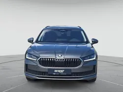 Graphitegrau metallic Gebraucht 2024 Skoda Superb Selection Kombi | 33.380 € (Etwas zu teuer)