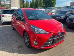 Rot Gebraucht 2019 Toyota Yaris Hybrid Club Limousine | 15.900 € (Guter Preis)