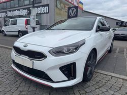 Weiß Gebraucht 2021 Kia ProCeed GT Kleinwagen | 25.690 € (Etwas zu teuer)
