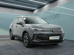 Grau Gebraucht 2024 VW Tiguan Design SUV | 37.750 € (Fairer Preis)