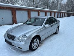 Silber Gebraucht 2001 Mercedes 200 Limousine | 2.900 €