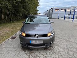 Grau Gebraucht 2010 VW Touran Van / Kleinbus | 5.200 € (Fairer Preis)