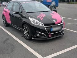 Schwarz Gebraucht 2018 Peugeot 208 Kleinwagen | 5.600 € (Guter Preis)