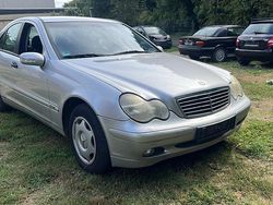 Silber Gebraucht 2002 Mercedes C180 Classic Limousine | 899 €