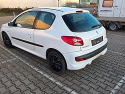 Weiß Gebraucht 2010 Peugeot 206 Limousine | 800 € (Guter Preis)