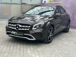 Braun Gebraucht 2017 Mercedes GLA200 Style SUV | 22.750 € (Etwas zu teuer)