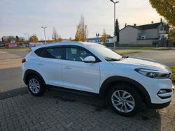 Weiß Gebraucht 2016 Hyundai Tucson Classic SUV | 13.650 € (Fairer Preis)