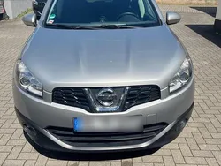 Grau Gebraucht 2011 Nissan Qashqai SUV | 6.480 € (Fairer Preis)
