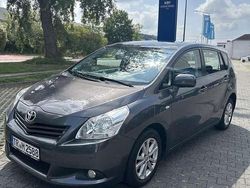 Grau Gebraucht 2011 Toyota Verso Edition Van / Kleinbus | 9.200 € (Teuer)