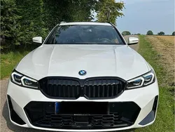 Weiß Gebraucht 2023 BMW 320e Comfort Edition Kombi | 39.500 € (Teuer)