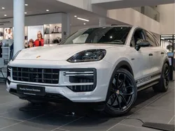 Grau Neu 2025 Porsche Cayenne Turbo E-Hybrid SUV | 248.075 €