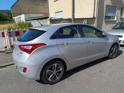 Silber Gebraucht 2015 Hyundai i30 Trend Limousine | 7.777 € (Guter Preis)