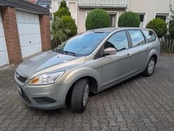 Silber Gebraucht 2009 Ford Focus Ambiente Limousine | 3.900 € (Fairer Preis)