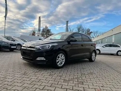 Phantom black schwarz (metallic) Gebraucht 2017 Hyundai i20 Passion Kleinwagen | 12.990 € (Etwas zu teuer)
