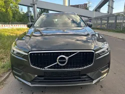 Grau Gebraucht 2021 Volvo XC60 Momentum SUV | 25.999 €