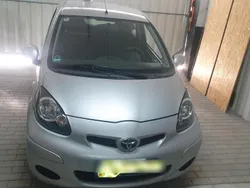 Silber Gebraucht 2011 Toyota Aygo Kleinwagen | 3.600 € (Teuer)