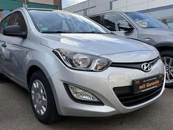 Sleek silver / met Gebraucht 2013 Hyundai i20 Classic Kleinwagen | 6.950 € (Etwas zu teuer)