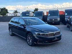 Grau Gebraucht 2023 VW Passat GTE Kombi | 23.999 € (Guter Preis)