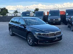 Grau Gebraucht 2023 VW Passat GTE Kombi | 25.999 € (Fairer Preis)