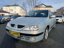 Beige Gebraucht 2002 Renault Mégane Limousine | 2.000 € (Fairer Preis)