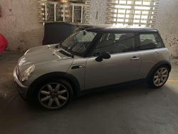 Grau Gebraucht 2002 Mini Cooper Kleinwagen | 2.000 €