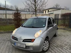 Grau Gebraucht 2004 Nissan Micra Kleinwagen | 2.000 € (Fairer Preis)