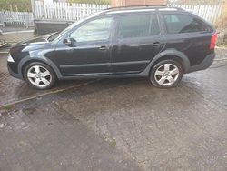 Schwarz Gebraucht 2008 Skoda Octavia Scout Kombi | 2.700 € (Fairer Preis)