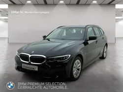 Schwarz Gebraucht 2022 BMW 320e Sport Line Kombi | 28.606 € (Fairer Preis)