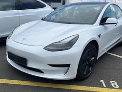 Weiß Gebraucht 2021 Tesla Model 3 Standard Range Limousine | 21.500 € (Guter Preis)