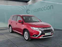 Rot Gebraucht 2021 Mitsubishi Outlander P-HEV Basis SUV | 25.790 € (Etwas zu teuer)