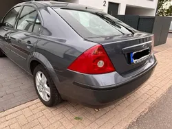 Grau Gebraucht 2002 Ford Mondeo Ghia Limousine | 3.000 € (Teuer)