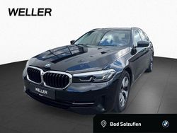Black sapphire (schwarz) Gebraucht 2022 BMW 520 Sport Line Kombi | 31.650 € (Superpreis)