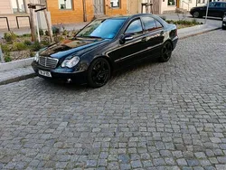 Schwarz Gebraucht 2003 Mercedes C270 Limousine | 3.800 € (Etwas zu teuer)