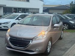 Grau Gebraucht 2013 Peugeot 208 Active Kleinwagen | 4.999 € (Guter Preis)