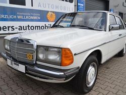 Weiss Gebraucht 1983 Mercedes 230 Limousine | 13.975 €