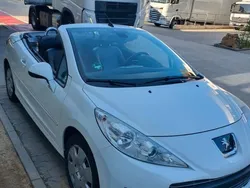 Weiß Gebraucht 2013 Peugeot 207 CC Cabrio | 5.900 € (Etwas zu teuer)