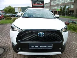 Weiß Gebraucht 2024 Toyota Corolla Cross Comfort SUV | 35.950 € (Fairer Preis)