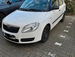 Weiß Gebraucht 2010 Skoda Fabia Kleinwagen | 2.400 €