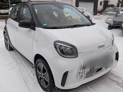 Weiß Gebraucht 2021 Smart ForFour Electric Drive Kleinwagen | 11.699 € (Fairer Preis)