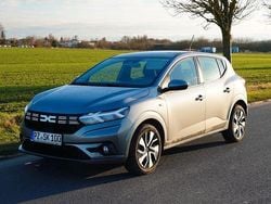 Grau Gebraucht 2024 Dacia Sandero Expression Limousine | 16.000 € (Guter Preis)