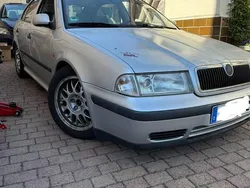 Silber Gebraucht 2000 Skoda Octavia Limousine | 899 € (Fairer Preis)