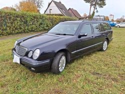 Blau Gebraucht 2002 Mercedes E240 Elegance Kombi | 7.499 €