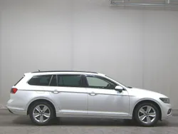 Weiss Gebraucht 2022 VW Passat Business Kombi | 19.480 € (Guter Preis)